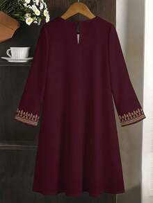 SHEIN 少女款可爱、优雅、复古、别致的长袖长袍，饰以金色蕾丝印花，酒红色，适合春夏、节日、庆典等场合，尽显优雅气质。 - 白色 - 查看 3