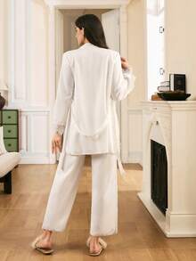 Moireta 3件套女士优雅浪漫白色蕾丝刺绣拼接缎面吊带背心、系带睡袍和长裤睡衣套装，适合婚礼季穿着。 - 白色 - 查看 2