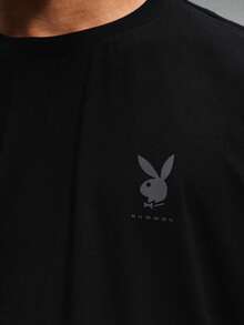 PLAYBOY X SUMWON 兔子标志宽松圆领短袖超大胸前印花棉质休闲街头风T恤，适合春夏都市风格 - 黑色 - 查看 5