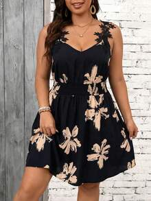 SHEIN Frenchy Đầm ngắn dáng chữ A thắt eo, họa tiết hoa, cỡ lớn, thích hợp cho kỳ nghỉ, thường ngày. - màu đen - Xem 3