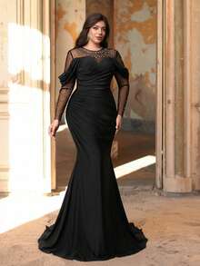 Aureia 大码优雅浪漫圆领长袖连衣裙，腰部褶皱设计，鱼尾裙摆，饰以奢华水钻，适合婚礼、派对、庆典、正式晚礼服（重工装饰设计） - 黑色 - 查看 9