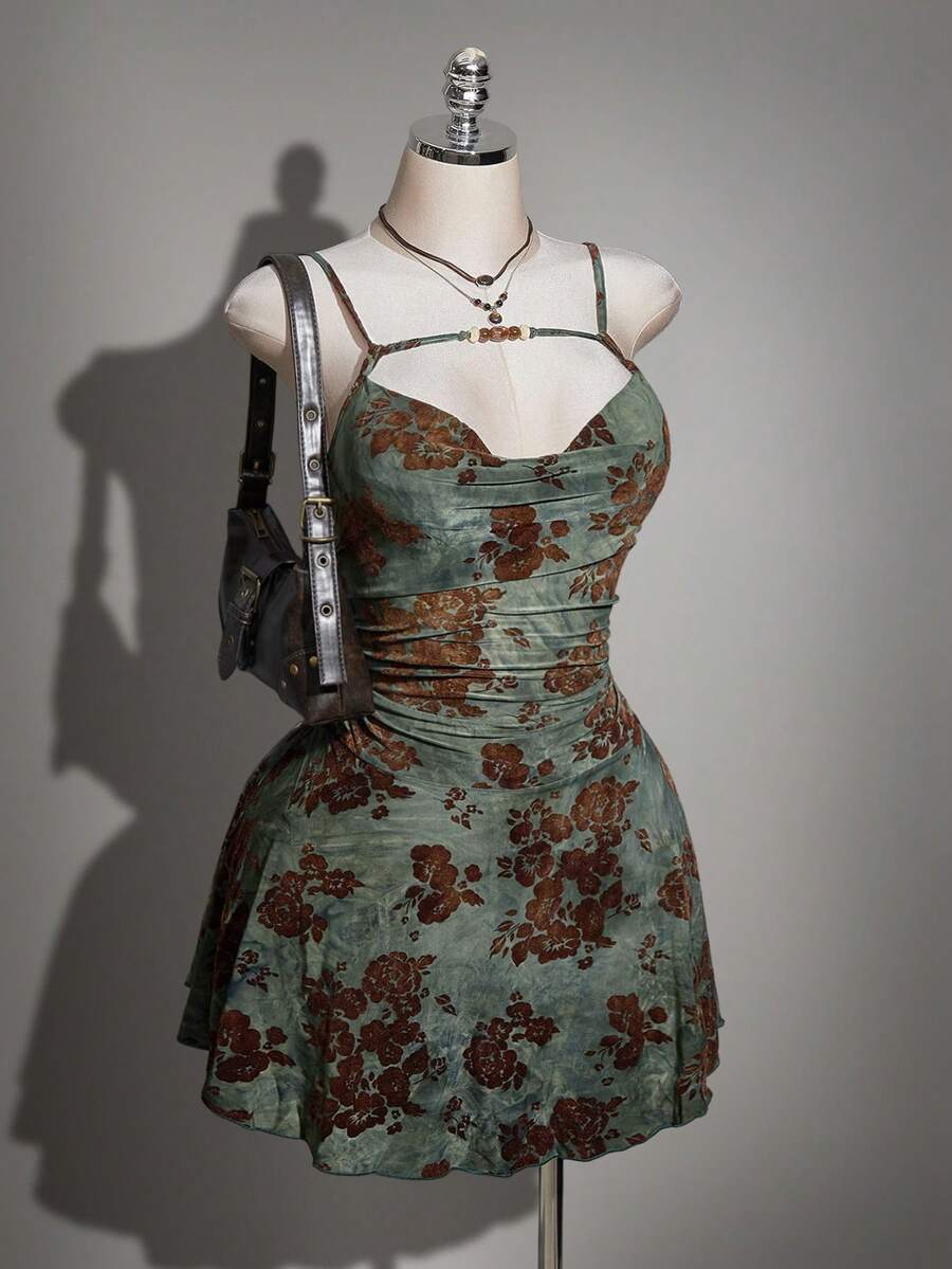 SHEIN ICON Đầm slip dáng rộng cỡ lớn kiểu vintage Y2K, cổ khoét sâu, xếp ly, đính hạt và chất liệu nhung, kiểu Trung Quốc cổ điển, thích hợp cho hẹn hò, tiệc tùng, du lịch, các buổi liên hoan. - Nhiều màu - Xem 1