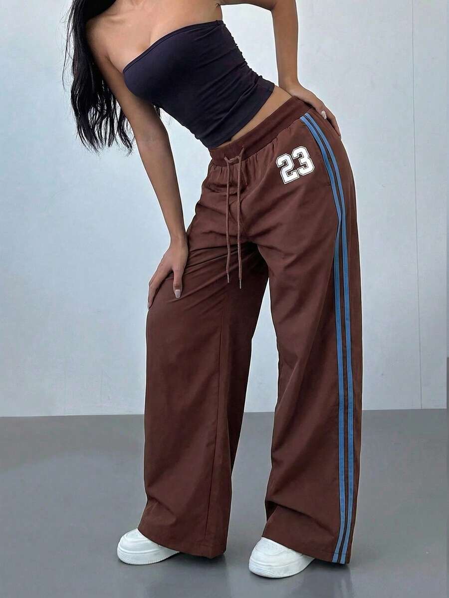 Aloruh 运动条纹撞色印花低腰直筒抽绳女裤 - 棕色 - 查看 1
