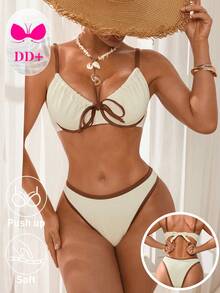 Swim DD+ 这款新款加大码（DD+）支撑提拉比基尼套装专为女性设计，采用奶油色双色纹理面料，搭配棕色撞色滚边和前蝴蝶结装饰，配有带衬垫的软杯文胸，提供最大程度的提拉效果和舒适感，高腰三角裤设计，完美贴合曲线身材，适合海滩、泳池派对、热带度假和度假村等场合。速干弹力面料，是追求时尚、支撑和自信的DD+罩杯女性的理想之选。 - 白色 - 查看 8