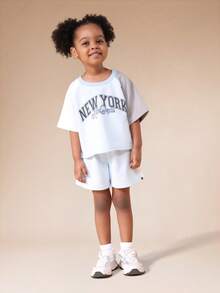 Set coordinato di due pezzi composto da maglietta crop con stampa del testo "SUMWON New York" e pantaloncini abbinati, con maniche corte, adatto per l'abbigliamento casual estivo e le vacanze - Multicolore - Visualizzare 5