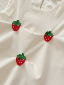 SHEIN Robe d'été beige à col rond sans manches pour jeune fille, avec une forme de bouton de fleur à bulles, dans un style doux et princesse avec un fort sens du design. Le tissu tressé est d'épaisseur modérée. Les badges de fraises décorés sur la robe sont mignons et adorables. La forme de bouton de fleur à bulles convient aux visites quotidiennes dans les champs de fraises, aux tenues de mariage, aux vêtements d'anniversaire, à la détente à la maison et à la lecture de livres d'images. Assister à une fête - Nude - Voir 6