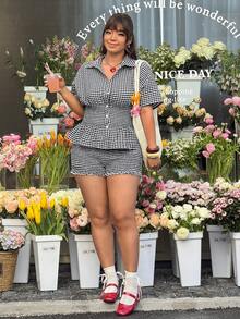 GalTyme 大码女式格子领单排扣短袖衬衫上衣和短裤休闲日常穿搭 - 黑與白 - 查看 4