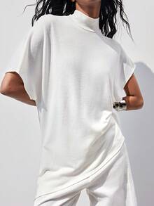 Maija 女士休闲通勤衬衫，纯色设计，立领，搭配宽松蝙蝠袖和不对称下摆，时尚舒适。适合日常通勤和休闲场合，展现女性自信和独特风格。 - 白色 - 查看 3