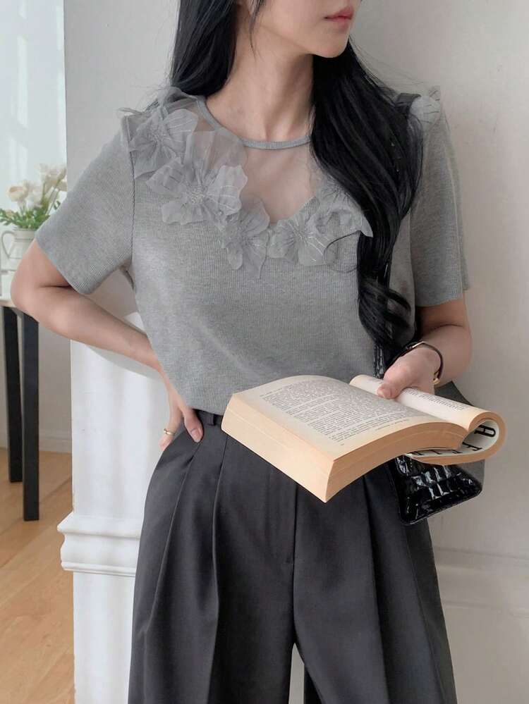 Loose Casual Lace Patchwork 3D Floral Decor "Old Money" Grey T-Shirt For Women, Suitable For Spring & Summer, Valentine's Day, Office Wear