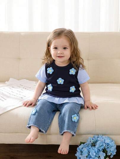 Baby Girls' Cute Blue Floral Knit Decor Comfortable Fashion Striped Splice Short Sleeve 2 In 1 Top Paired With Blue Casual Denim Pants 2pcs T-Shirt Set