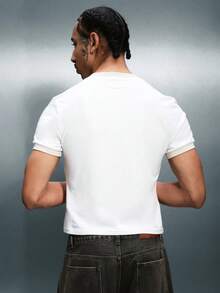 PLAYBOY X SUMWON 男士必备圆领短袖T恤，胸前饰有小Logo，常规版型，纯棉基础款T恤，适合日常休闲穿着 - 白色 - 查看 2