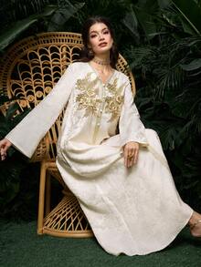 Al Najma 新款中东风格女士晚礼服，刺绣拼接，立体刺绣，撞色刺绣饰边，长款束腰外衣 - 白色 - 查看 7