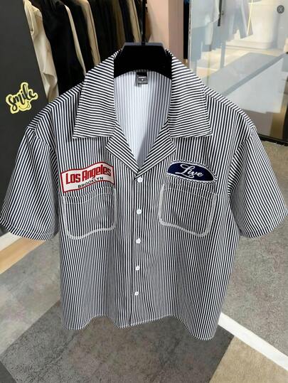 Manfinity Roghcode Camisa de hombre con estampado de rayas, corte holgado, con gráfico de letra