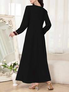 Al Najma 优雅V领印花针织长袖连衣裙，可单穿或作为内搭，适合约会、度假、日常、休闲、派对、节日等场合，黑色长款连衣裙，飘逸连衣裙，印花长款连衣裙，复古连衣裙，植物印花连衣裙 - 黑色 - 查看 2