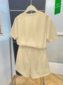 GlowEve 2件套夏季休闲水钻装饰短袖T恤和短裤，浅黄色上衣两件套，女士短袖工作服套装，奶油黄衣服，女士工作服上衣，奶油黄上衣，浅黄色上衣，女装，女士服装 - 杏色 - 查看 2