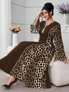 Al Najma كارديجان طويل أنيق بياقة على شكل حرف V مزخرف بطبعة جلد النمر ذو أكمام طويلة ومزين بخرز، مرشق وأنيق - قهوة بني - مشاهدة 3