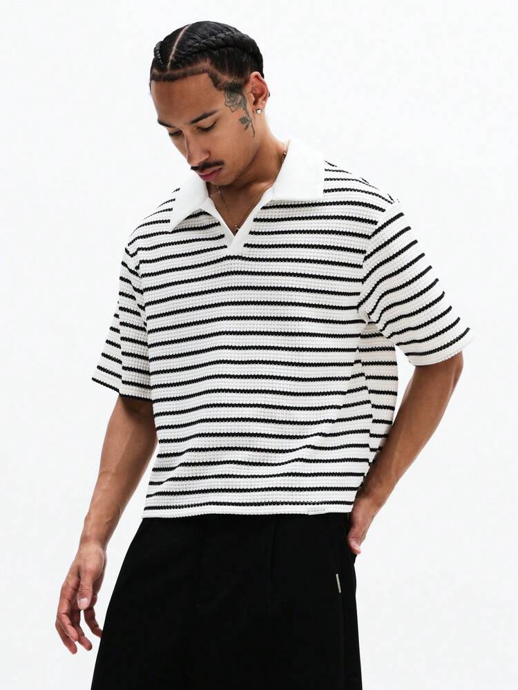 Polo a righe a manica corta con scollo a V