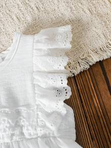 SHEIN Baby Girls Elegant White Woven Round Neck Lace Trim Cap Sleeve Patchwork White Chiffon A-Line Bodysuit, Suitable For Wedding Season And Party Events - White - View 3