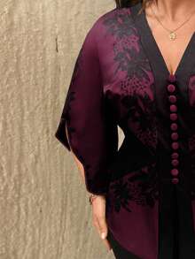 SHEIN Tall Áo kiểu nữ cổ chữ V cài nút trang trí ôm eo họa tiết tay 3/4 không đối xứng thanh lịch - Màu đỏ tím - Xem 6