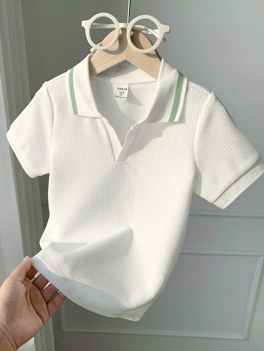 SHEIN 男童白色纹理面料Polo衫，休闲舒适，时尚百搭，面料柔软，适合日常穿着、旅行、户外活动、度假、派对、夏季海滩度假、春夏穿着。