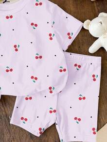 Bộ đồ 2 mảnh gồm quần short tay ngắn, màu tím kem, họa tiết trái tim và quả anh đào nhỏ dễ thương kiểu retro, phong cách tối giản thường ngày dành cho bé gái, thích hợp cho mùa hè. - Nhiều màu - Xem 5