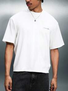 PLAYBOY X SUMWON 男士宽松短袖圆领T恤，背面印有文字，正面饰有小号Logo，休闲街头风上衣 - 白色 - 查看 5