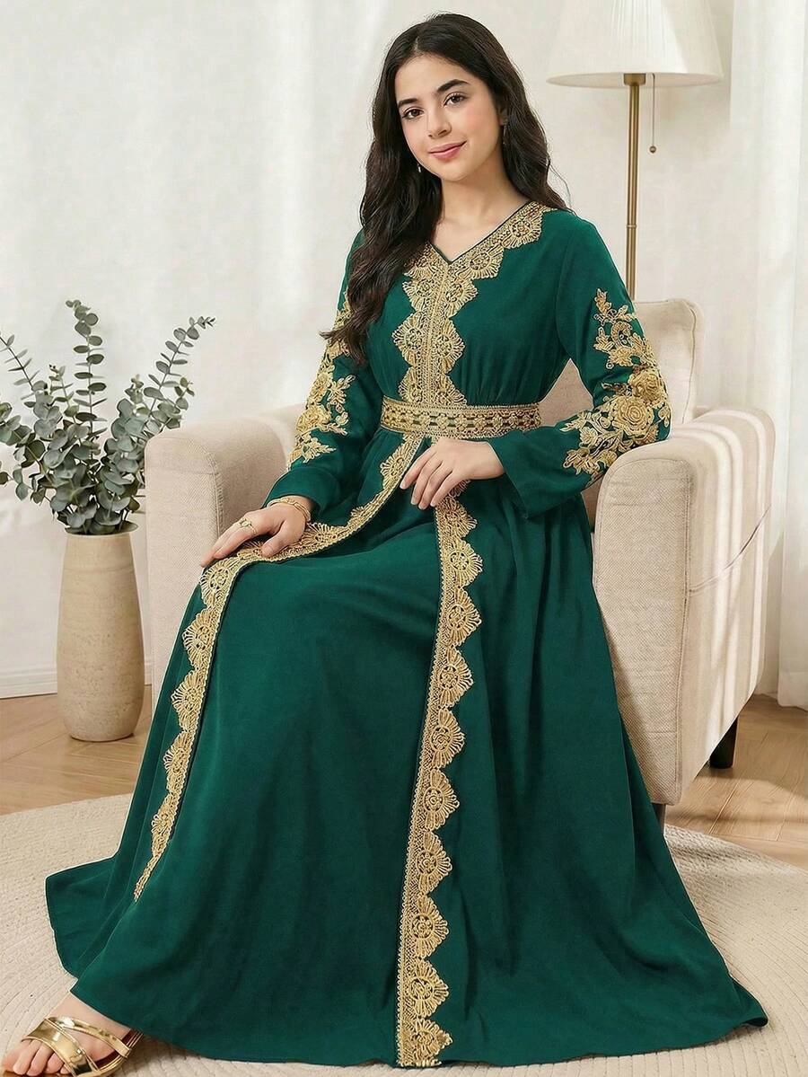 阿拉伯传统优雅长袖连衣裙，适合少女穿着，纯色，饰以金色蕾丝刺绣，V领，花朵荷叶边装饰喇叭袖，宽松版型，配有蝴蝶结腰带，阿巴雅长袍 - 墨綠色 - 查看 1