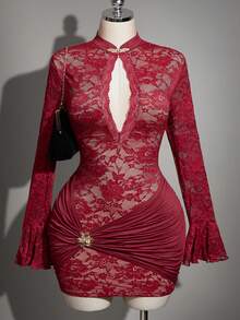 SHEIN ICON 大码Y2K深V领优雅蕾丝连衣裙，荷叶边喇叭袖修身蕾丝旗袍，适合新年派对、中国新年、新年装扮、宴会、聚会、约会等场合 - 酒紅色 - 查看 8