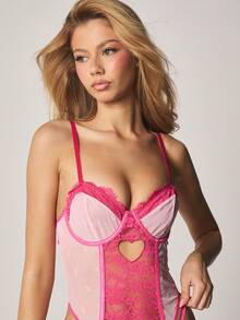 Missguided x Playboy 情人节性感内衣套装，蕾丝边心形镂空束身胸衣文胸搭配同款丁字裤 - 粉色 - 查看 6