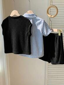 SHEIN 男童休闲校服三件套，包括背心、条纹衬衫和短裤，适合生日派对、晚宴、演出、婚礼、学校活动、洗礼、迎婴派对以及春夏秋季穿着。 - 黑色 - 查看 2