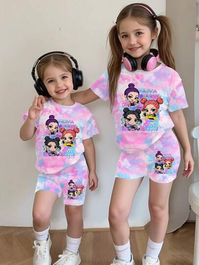 2 st. unga flickor casual K-POP tecknad tjej tie-dye-mönster kortärmad stickad t-shirt och matchande tie-dye shorts set, unga flickor daglig semester casual bekväm stickad outfit, sportmode set för sommaren