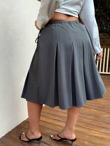 SHEIN EZwear 大码纯色蝴蝶结荷叶边半身裙，适合女士夏季穿搭，也适合夏季度假、日常穿着、音乐节等场合，简约复古通勤风，也适合办公室穿着。 - 灰色 - 查看 2