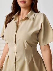 Solflare 2026春夏新款休闲日常连衣裙，适合外出、派对、约会、生日聚会、音乐节、返校、通勤、度假、情人节、居家穿着等多种场合。可单穿或叠穿。短袖，收腰设计，大码，杏色迷你连衣裙 - 卡其色 - 查看 3