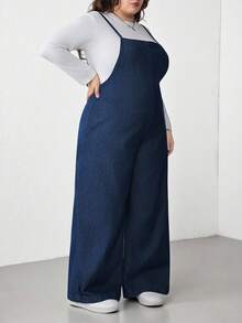 SHEIN CURVE+ 大码休闲宽松露背系带牛仔连体裤，春夏情人节嘉年华服装，通勤度假毕业时尚Y2K可爱街头风派对婚礼优雅商务休闲女式舒适大码牛仔背带裤，宽松版型阔腿设计，亲肤面料，带口袋 - 藍色 - 查看 4