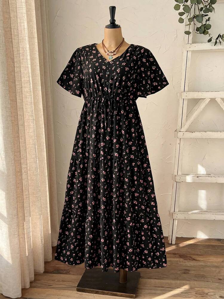 EMERY ROSE فستان كاجوال قصير الأكمام مزخرف بزهور صغيرة للمرأة البدينة، ربيع/صيف - الأسود - مشاهدة 9