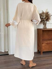 Vivie Lora 女士宽松V领中袖印花中长连衣裙 - 杏色 - 查看 3