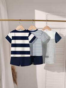 SHEIN Explorewe 6件套幼儿男童休闲小熊印花圆领短袖T恤短裤套装，包括1件藏蓝色条纹上衣、1件灰色拼接上衣和1件藏蓝色细条纹短裤，适合户外运动、日常穿着，春、夏、秋季皆宜。 - 彩色 - 查看 2