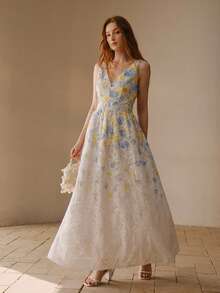 MOTF PREMIUM 女士V领碎花收腰长连衣裙 - 藍白色 - 查看 1