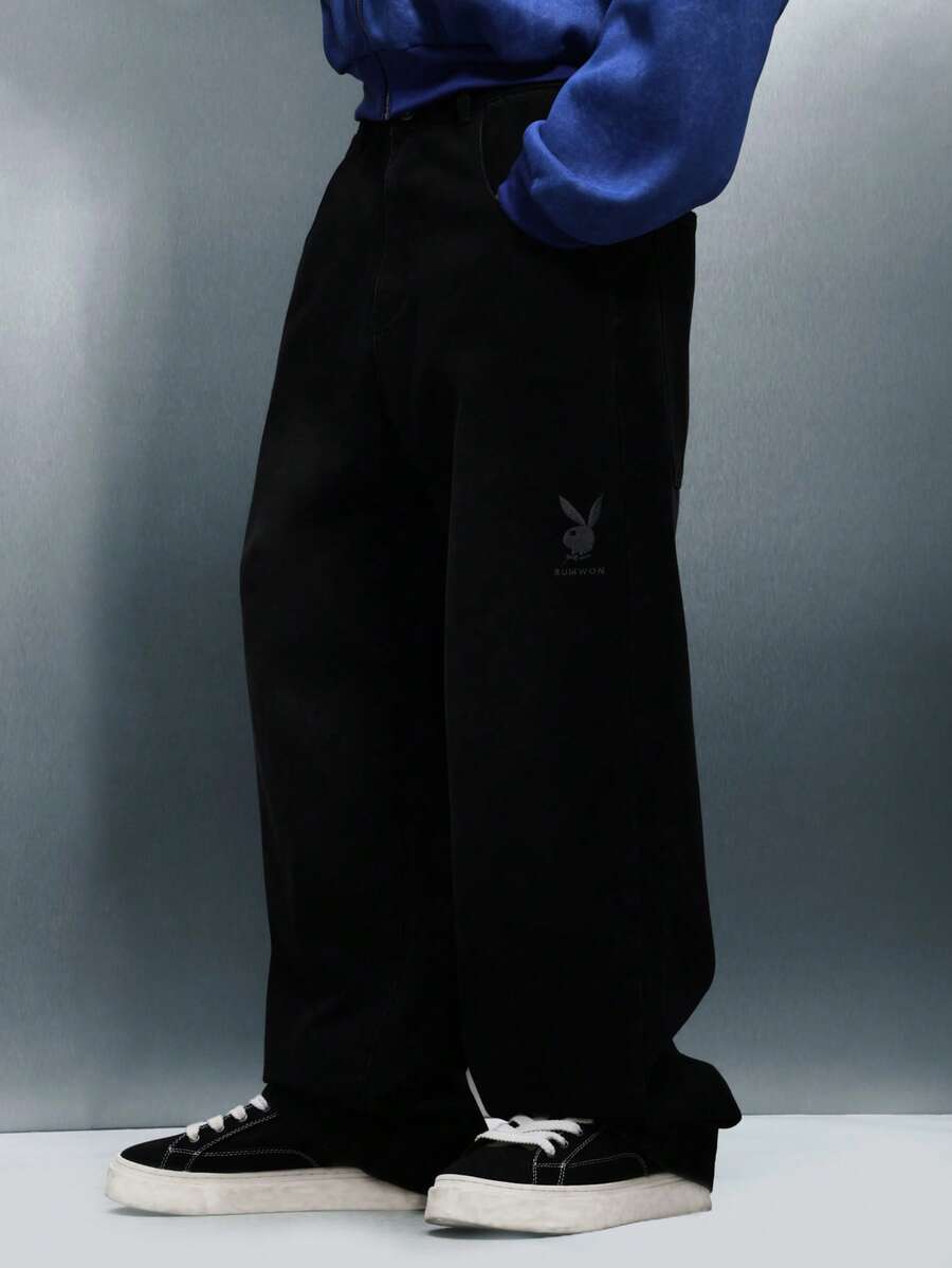 PLAYBOY X SUMWON 阔腿宽松牛仔裤，饰有刺绣兔子标志，休闲街头风。 - 黑色 - 查看 1