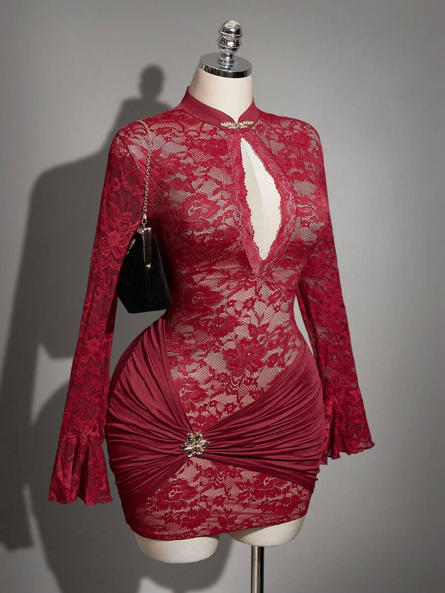 SHEIN ICON 大码Y2K深V领优雅蕾丝连衣裙，荷叶边喇叭袖修身蕾丝旗袍，适合新年派对、中国新年、新年装扮、宴会、聚会、约会等场合 - 酒紅色 - 查看 1