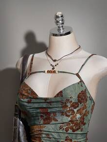 SHEIN ICON Đầm slip dáng rộng cỡ lớn kiểu vintage Y2K, cổ khoét sâu, xếp ly, đính hạt và chất liệu nhung, kiểu Trung Quốc cổ điển, thích hợp cho hẹn hò, tiệc tùng, du lịch, các buổi liên hoan. - Nhiều màu - Xem 2