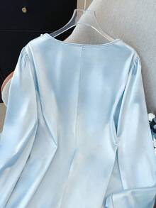 SHEIN Clasi 大码女式梭织面料串珠圆领插肩长袖宽松休闲时尚优雅衬衫，适合日常穿着，秋冬季 - 藍色 - 查看 3