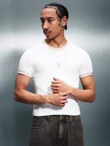 PLAYBOY X SUMWON 男士必备圆领短袖T恤，胸前饰有小Logo，常规版型，纯棉基础款T恤，适合日常休闲穿着 - 白色 - 查看 4