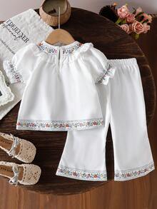 SHEIN 女婴碎花荷叶边泡泡袖上衣和喇叭裤套装 - 白色 - 查看 2