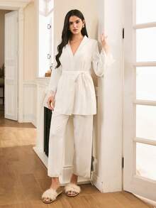 Moireta 3件套女士优雅浪漫白色蕾丝刺绣拼接缎面吊带背心、系带睡袍和长裤睡衣套装，适合婚礼季穿着。 - 白色 - 查看 6