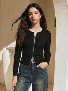 少女休闲高弹柔软罗纹拉链长袖修身外套，适合学生日常穿着，可搭配牛仔裤、运动裤和T恤。