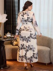 Modelyn 大码女式春夏针织网纱数码印花长袖褶皱腰A字优雅连衣裙 - 彩色 - 查看 2