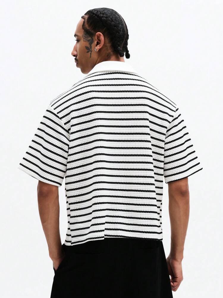 Polo a righe a manica corta con scollo a V