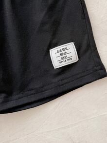 SHEIN Bộ đồ hai mảnh cho bé trai mùa hè, gồm áo tank top cổ tròn in sọc và quần short đen, họa tiết gấu 3D. Thích hợp cho đi học hàng ngày, tham gia các hoạt động bố mẹ - con cái, dã ngoại và mặc ở nhà. Chúc bé có những giờ phút vui vẻ! - Đen và trắng - Xem 7