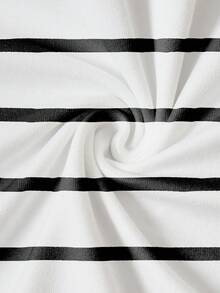 Manfinity Joysei 两件套经典黑白条纹小Logo印花休闲T恤和短裤套装 - 彩色 - 查看 5